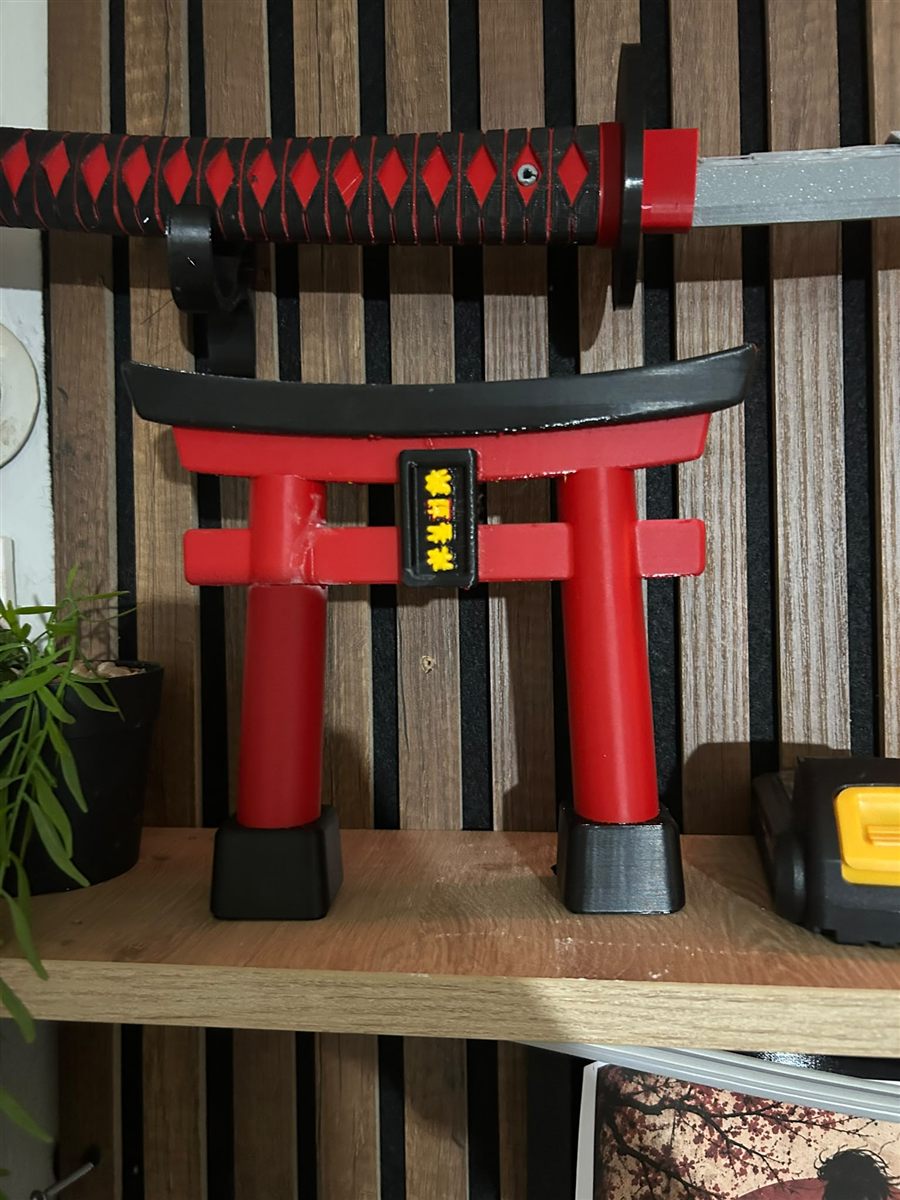 Kırmızı-siyah 3D baskı torii kapısı